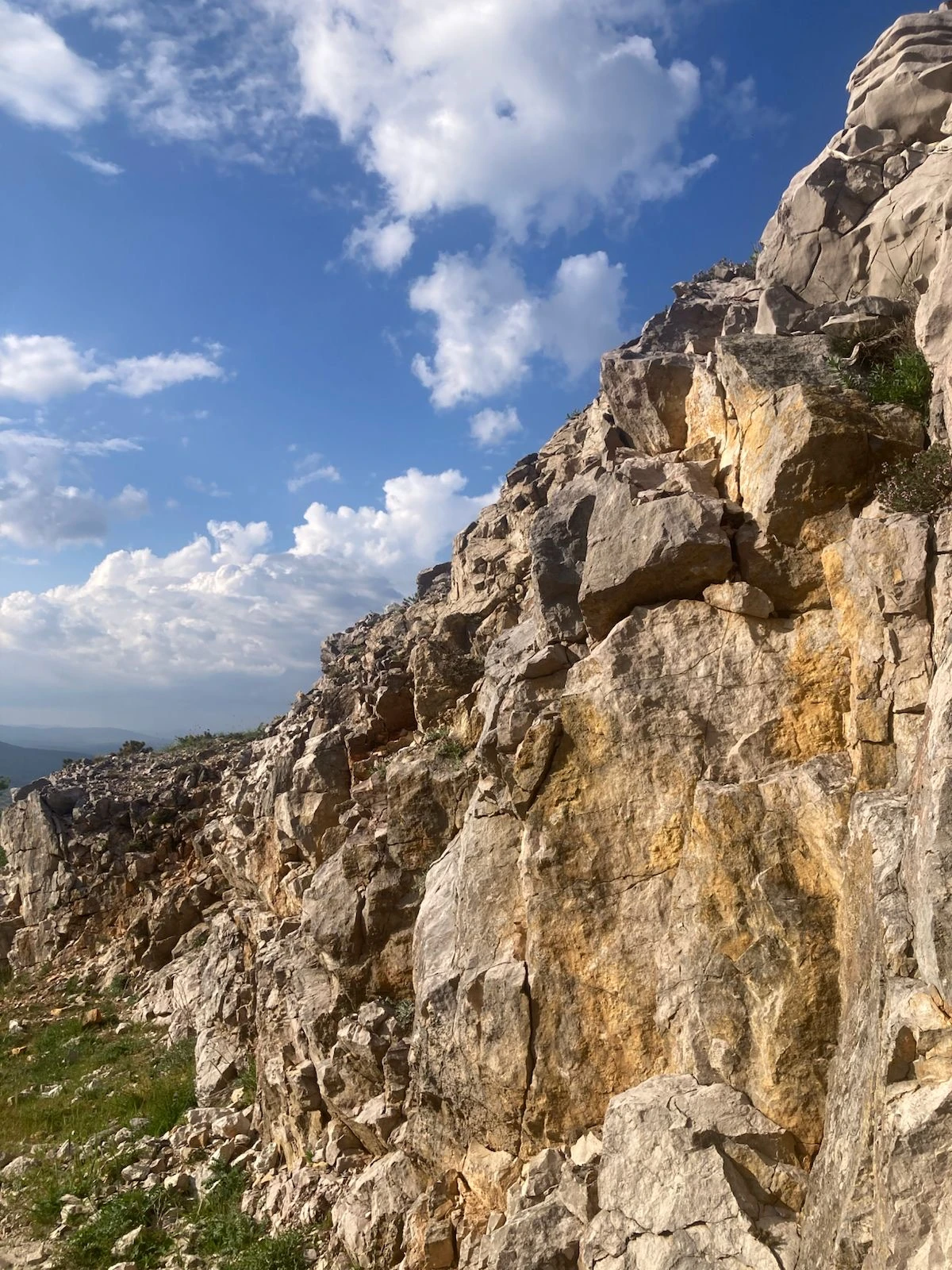 Barre calcaire du piémont du Larzac